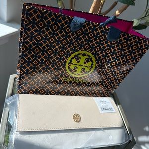 Authentic Tory Burch wallet on a chain